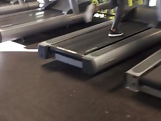 Sweet-ass gym booty on the treadmill 