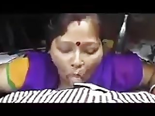 Bengali Aunty Giving Head