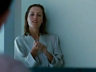 Gillian Anderson in Straightheads